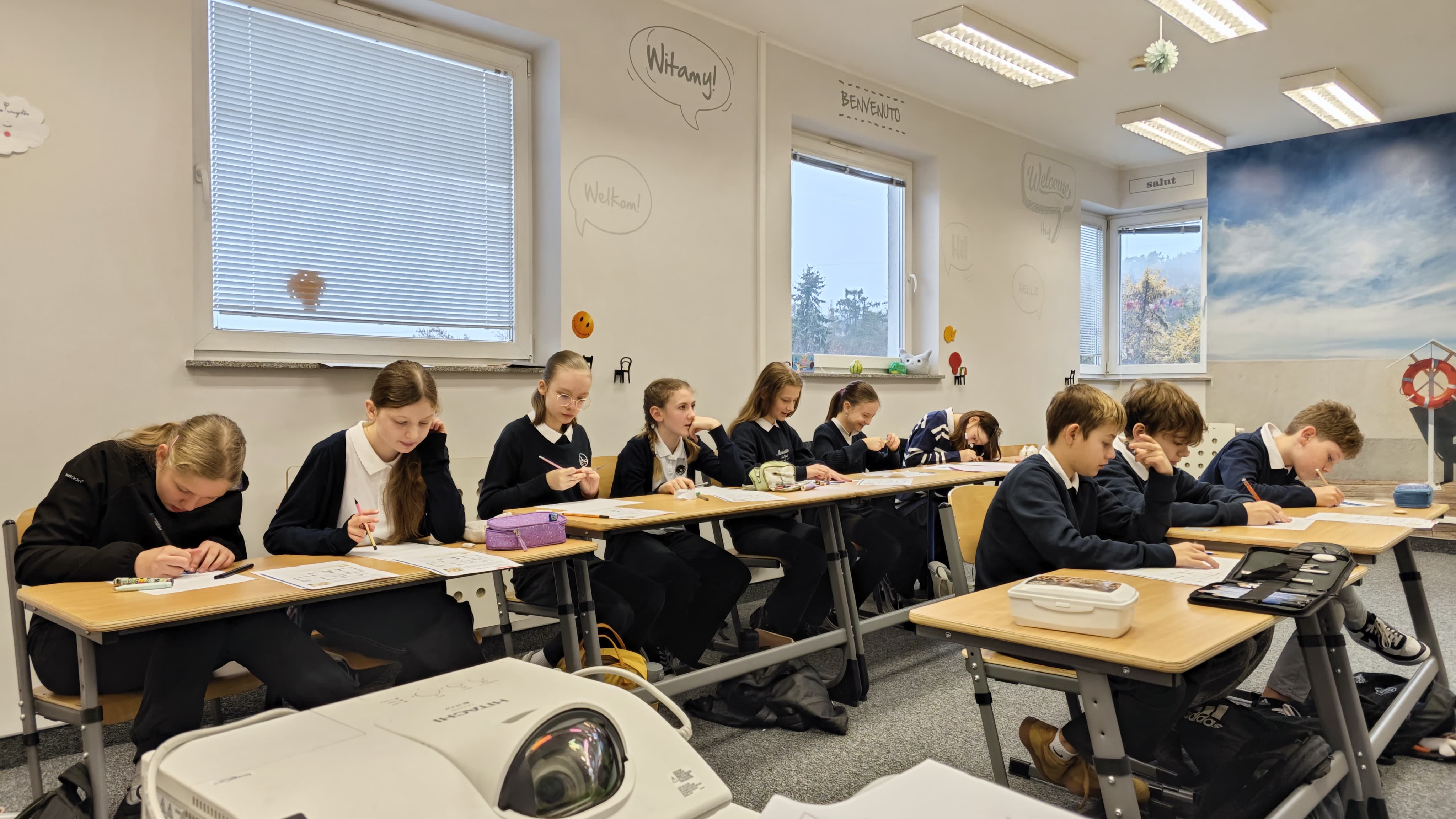 Szkolne mundurki – więcej niż strój, mniej niż uniform?