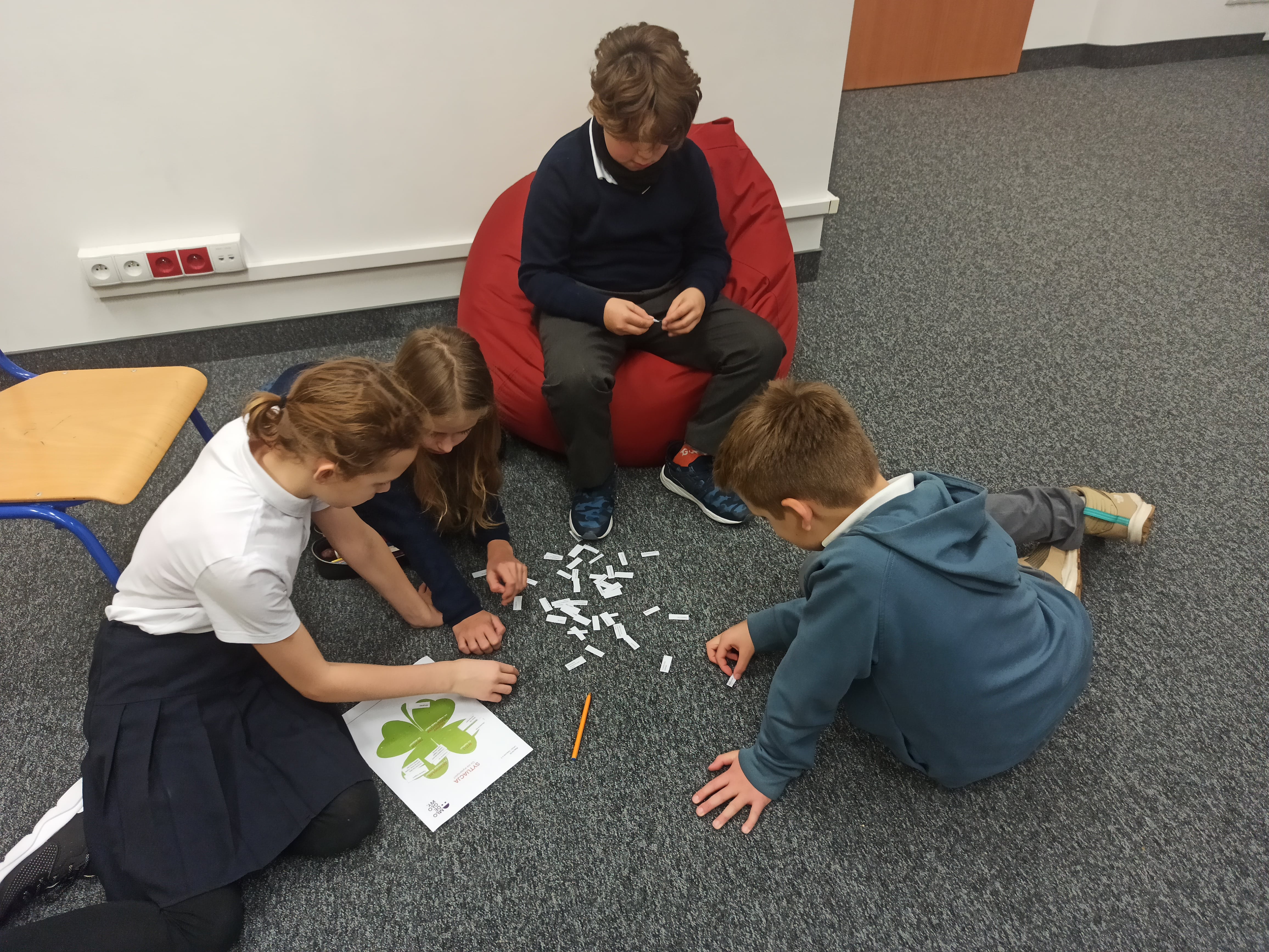 Bez smartfonów na lekcjach – czy to naprawdę działa?